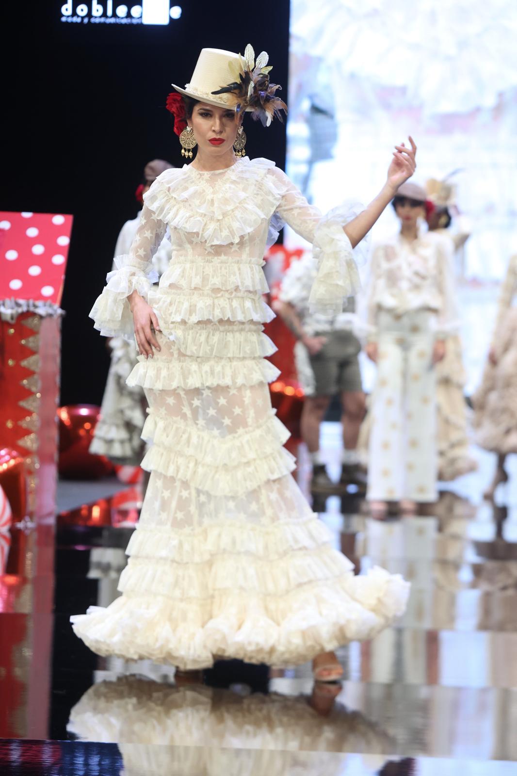 El desfile de Flor de cerezo en SIMOF 2025