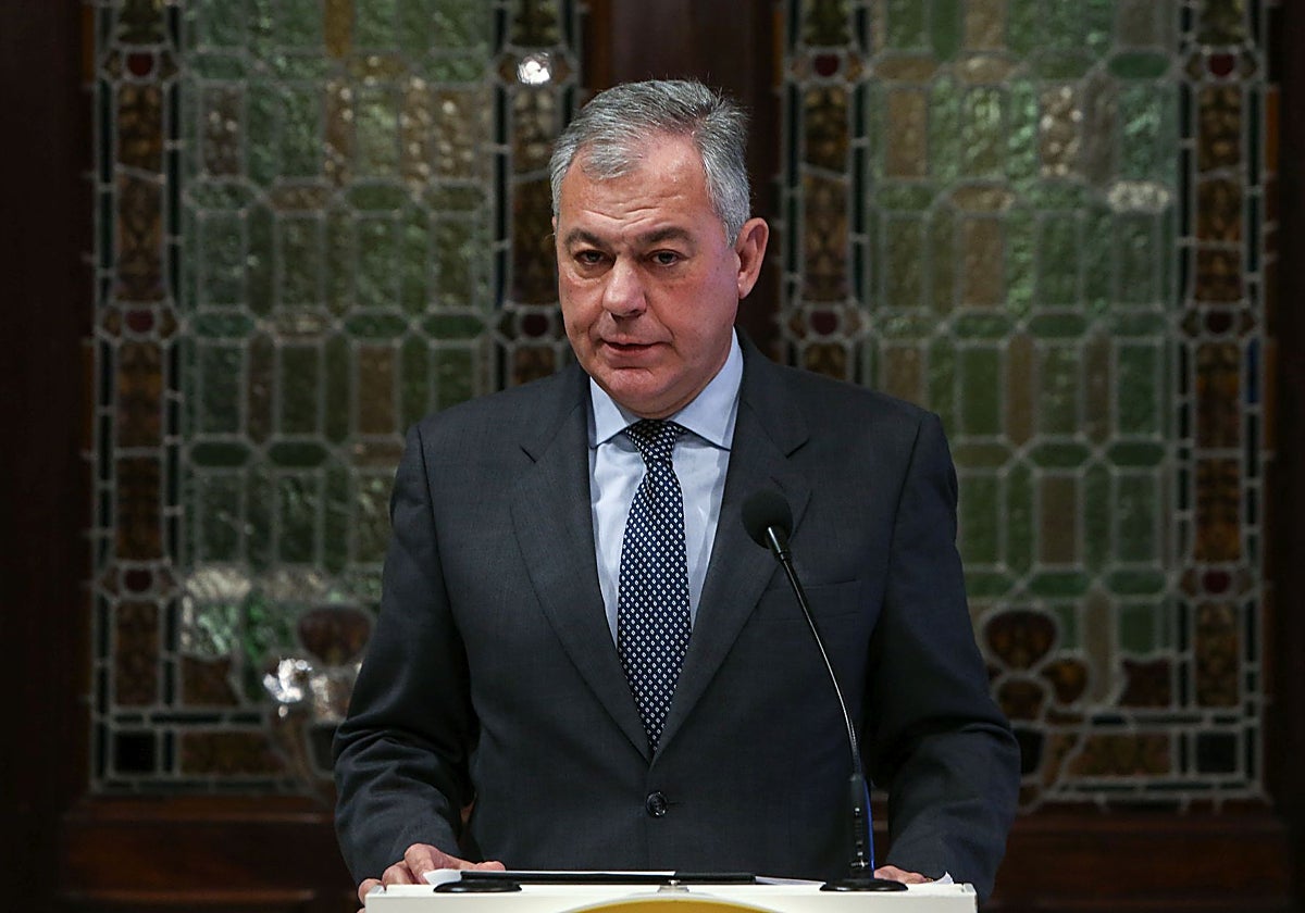 El alcalde de Sevilla, José Luis Sanz, en una comparecencia en el Salón Colón