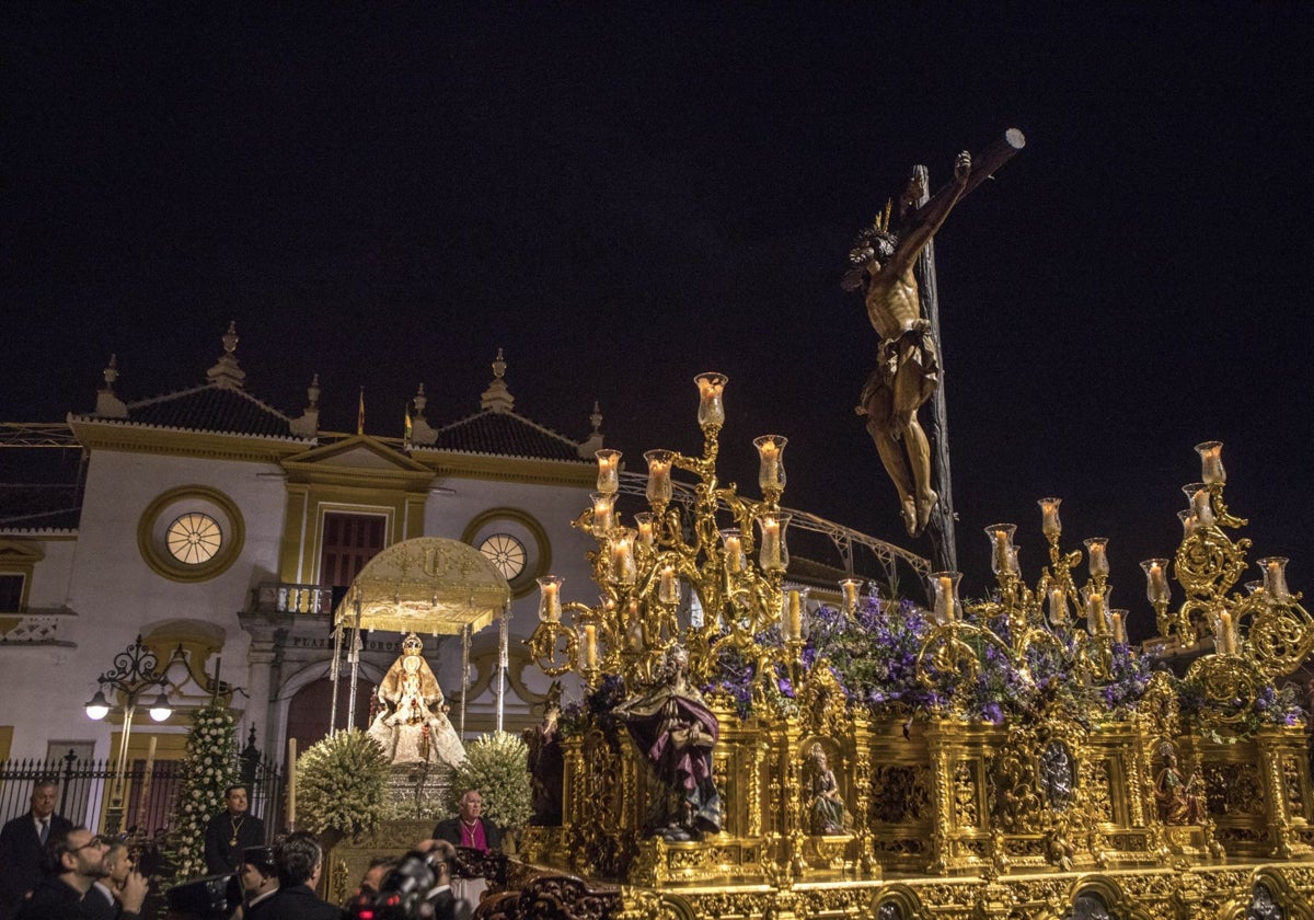 El Cachorro ante la Virgen de los Reyes en la procesión magna del pasado 8 de diciembre