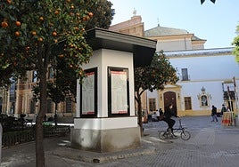 Turismo de Sevilla se aprieta el cinturón y cierra hasta su quiosco de la Plaza del Museo