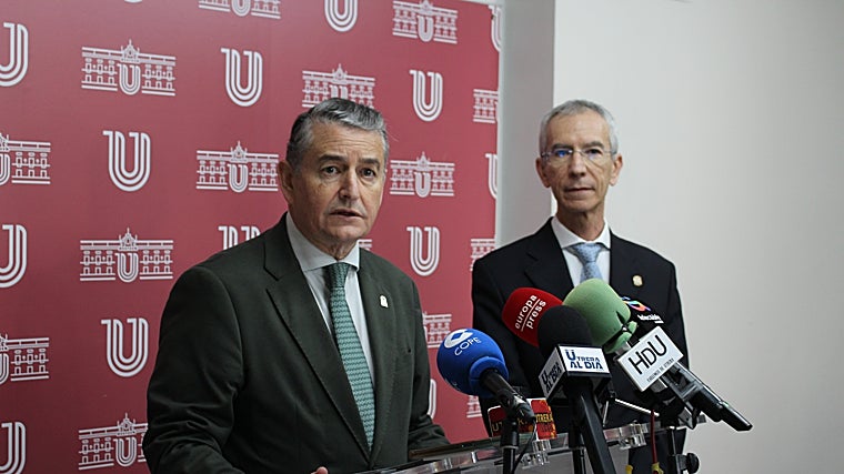 Antonio Sanz ha explicado en rueda de prensa todos los detalles de este centro de formación digital que se va a instalar en Utrera