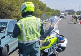 Dos jóvenes muertas y dos heridas al caer un coche por un desnivel en la A-92 en Estepa