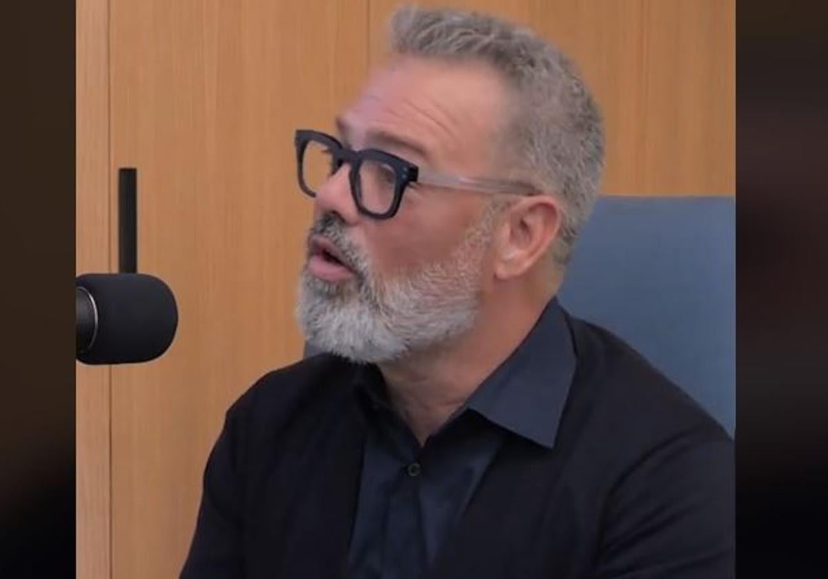 El peluquero Víctor del Valle en un momento en el podcast