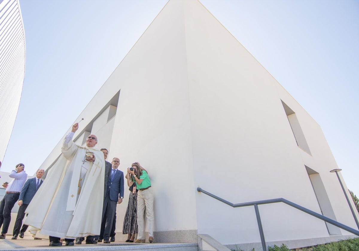 Uno de los edificios del CEU el día de su inauguración