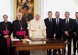 Sevilla invita al Papa Francisco a visitar la ciudad para conocer sus cofradías