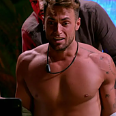 El lado más personal de Montoya, el sevillano viral de la Isla de las Tentaciones: su carrera como cantante, su etapa en la política y su relación con el Betis