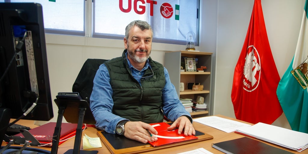 El secretario general de UGT Andalucía, natural de Guipúzcoa: «Soy creyente y del Cachorro: poder besar el Cristo fue muy emotivo»