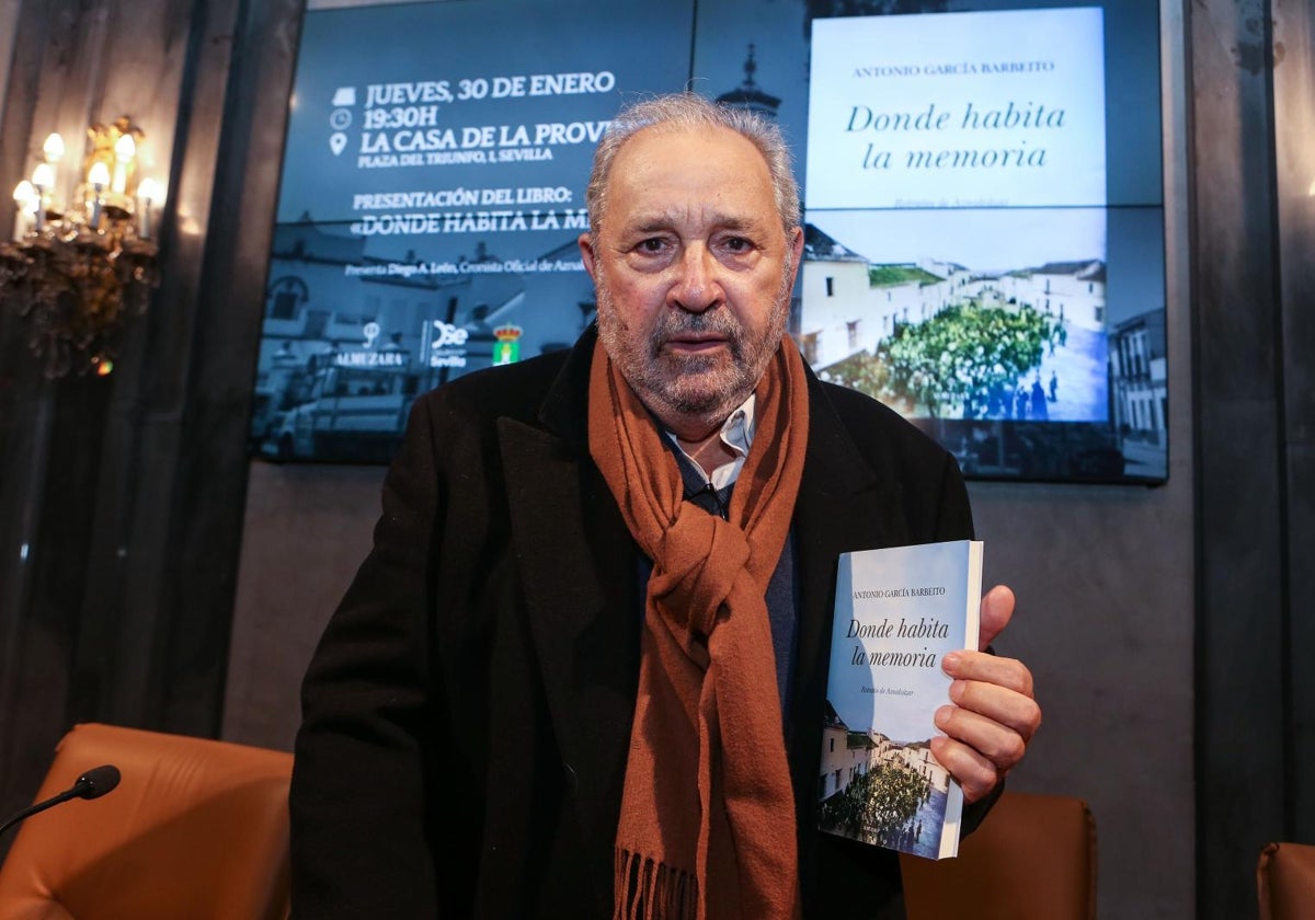 Antonio García Barbeito, durante la presentación de su nuevo libro, 'Donde habita la memoria'