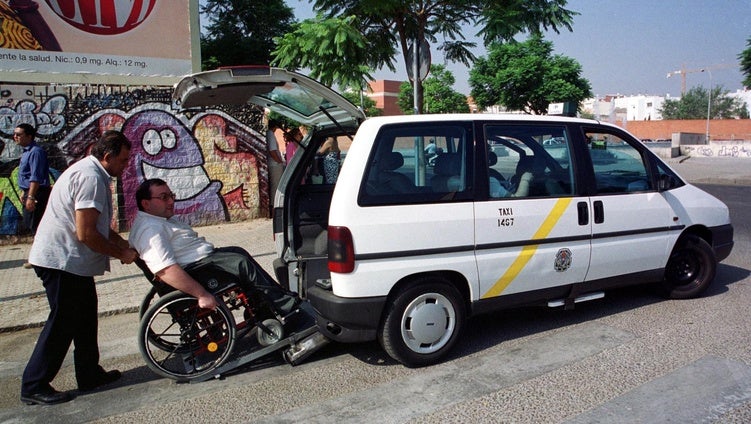 Los taxis para personas de movilidad reducida anuncian huelga a partir del 3 de marzo en Sevilla