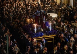 Triana lleva al Cristo de las Tres Caídas a Santa Ana en vía crucis