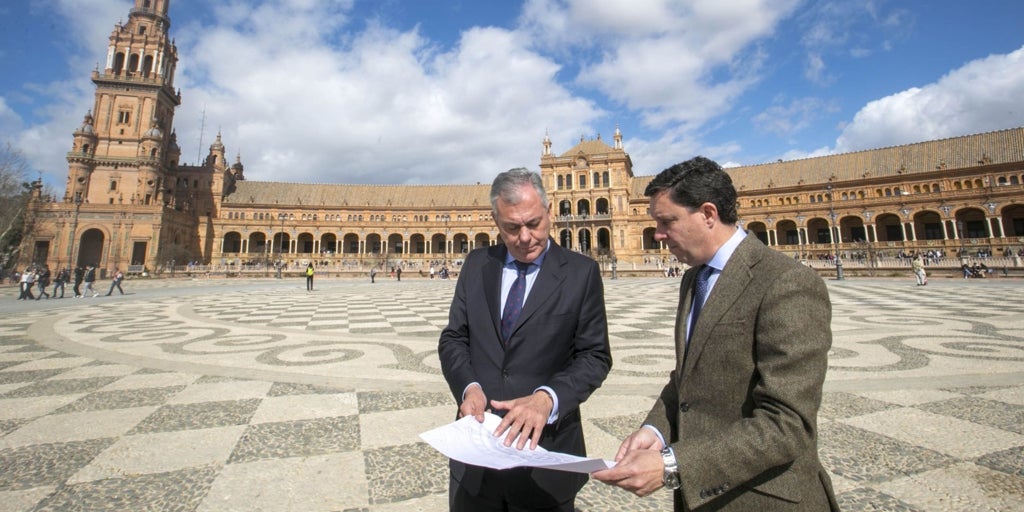 El 50% de los sevillanos apoya cobrar una entrada en la Plaza de España y crear una tasa turística