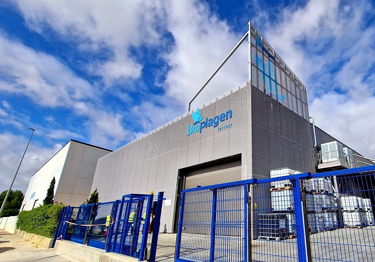 Instalaciones de Bioplagen en Bollullos de la Mitación, donde formula gran parte de sus productos