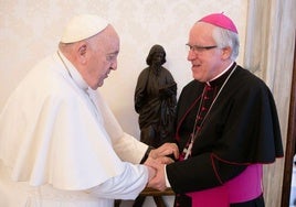 Saiz Meneses presidirá una oración por el Papa Francisco hoy miércoles por la noche en la Catedral