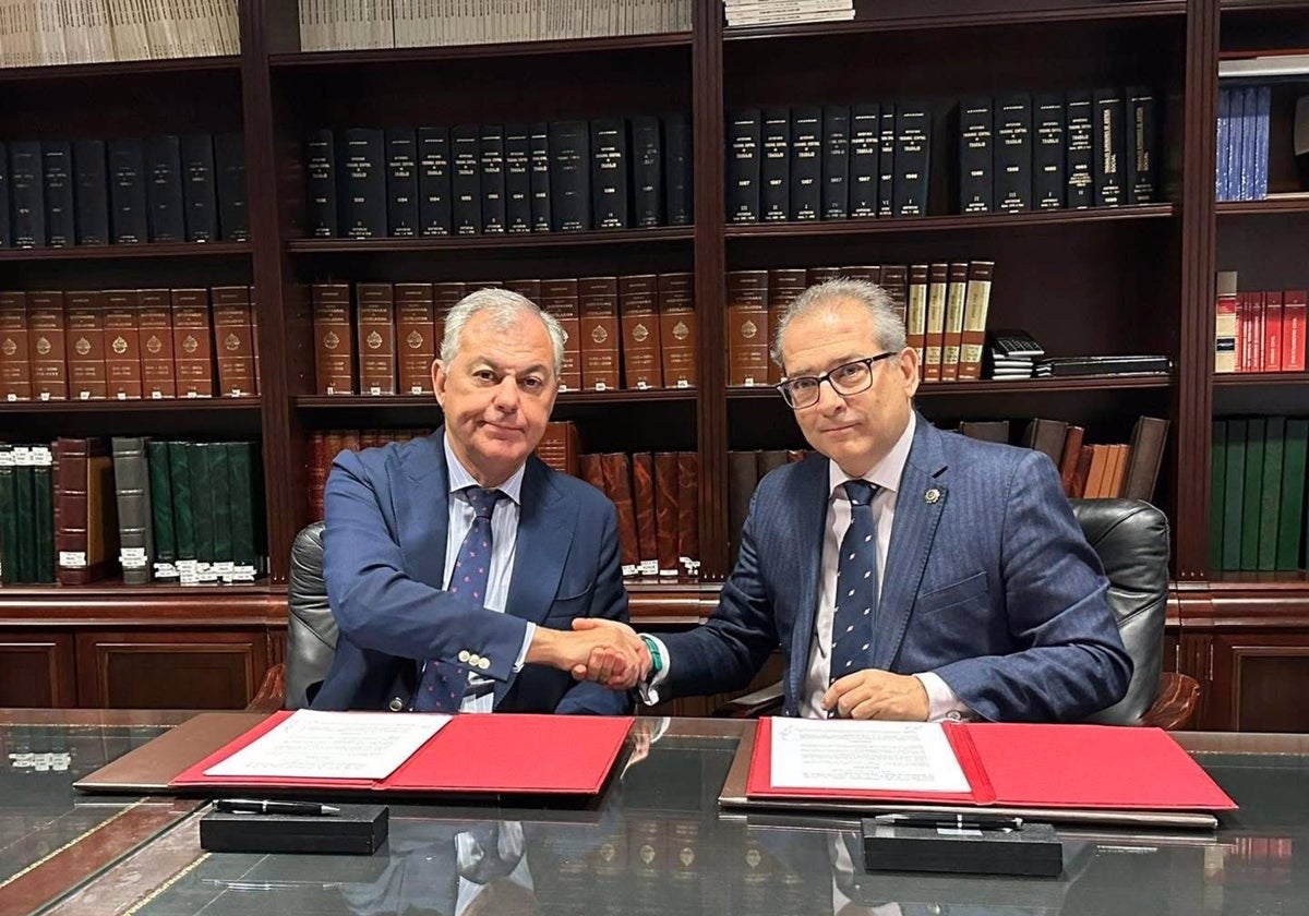 El alcalde de Sevilla, José Luis Sanz y el presidente de la entidad, Juan Antonio Montes