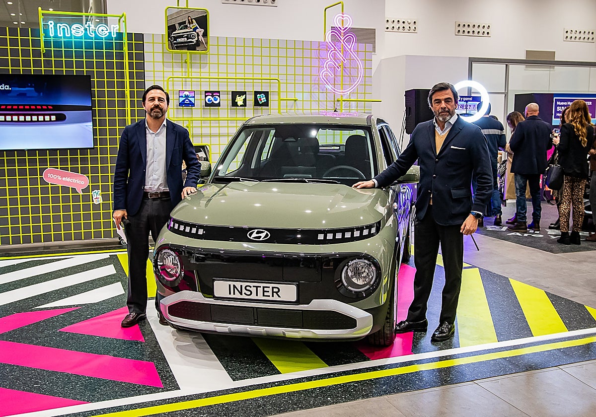 Manuel Riquelme gerente de Hyundauto Motor y Francisco Suarez, director comercial de Hyundauto Motor