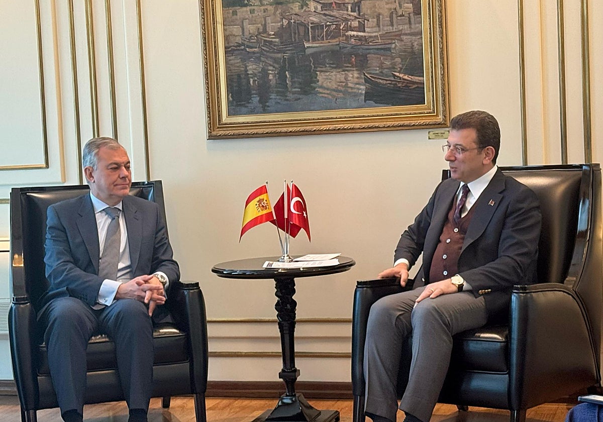 Los alcaldes de Sevilla y Estambul, José Luis Sanz y Ekrem İmamoğlu, reunidos en la capital turca