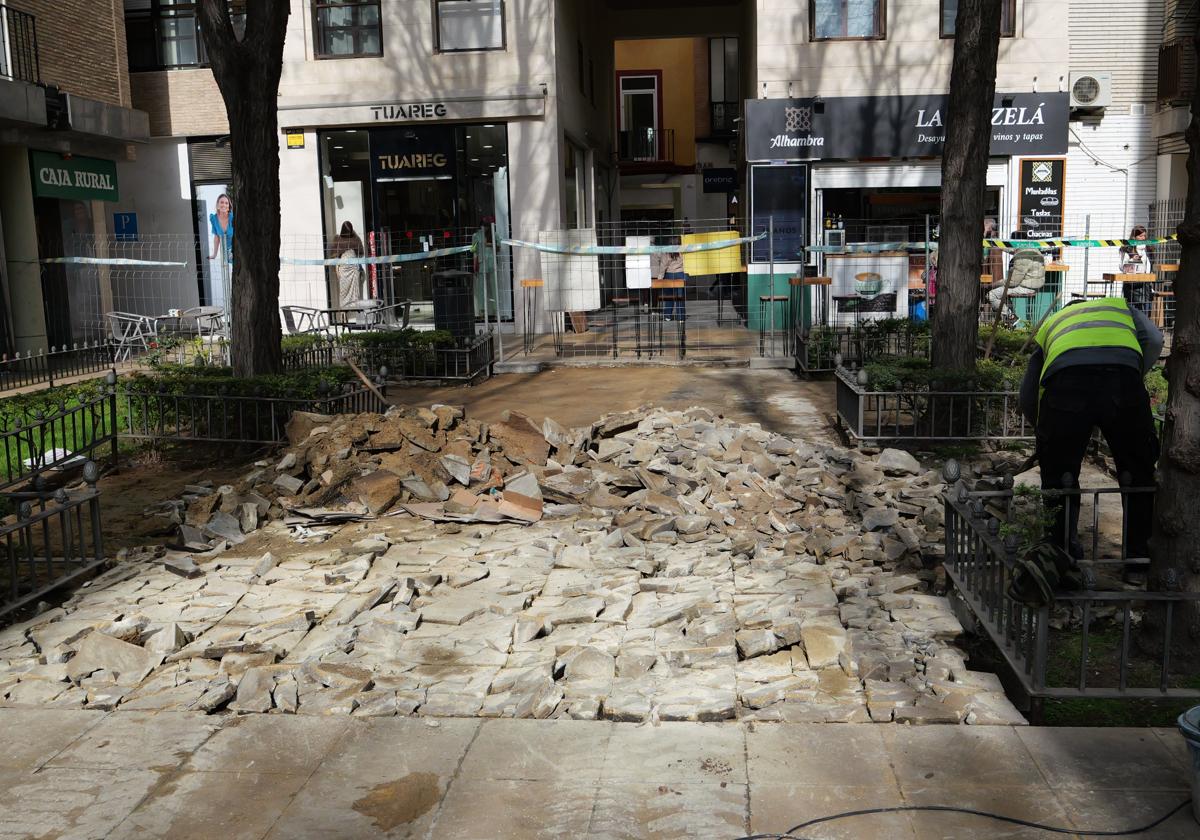 Obras en la calle peatonal que une la Plaza de la Magdalena y San Eloy