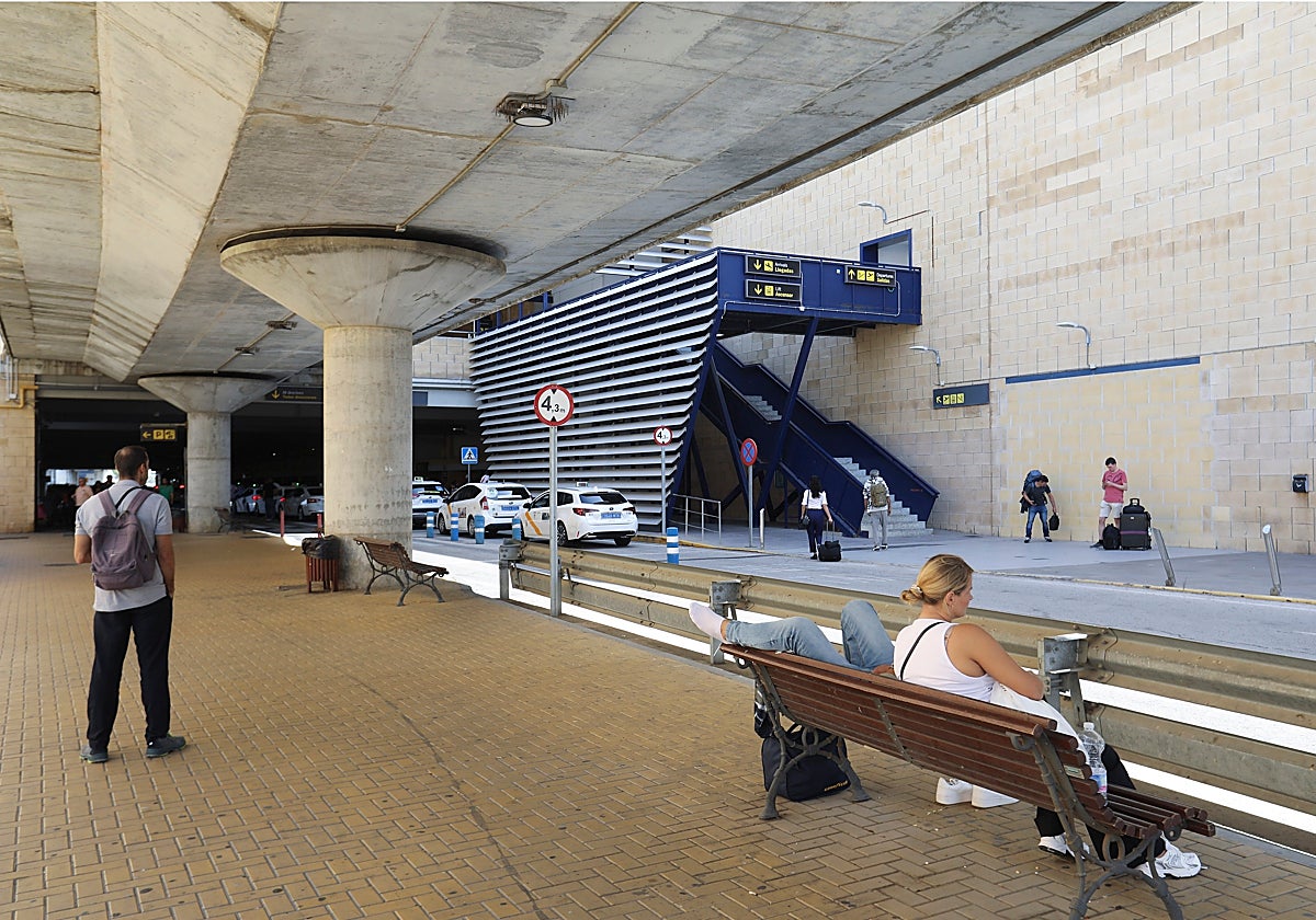 Exterior del aeropuerto de Sevilla, que aspira a tener una conexión aérea directa con Miami