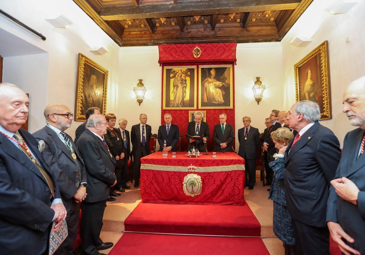 La Casa de los Pinelo acogió este jueves la sesión necrológica en memoria de Antonio Burgos