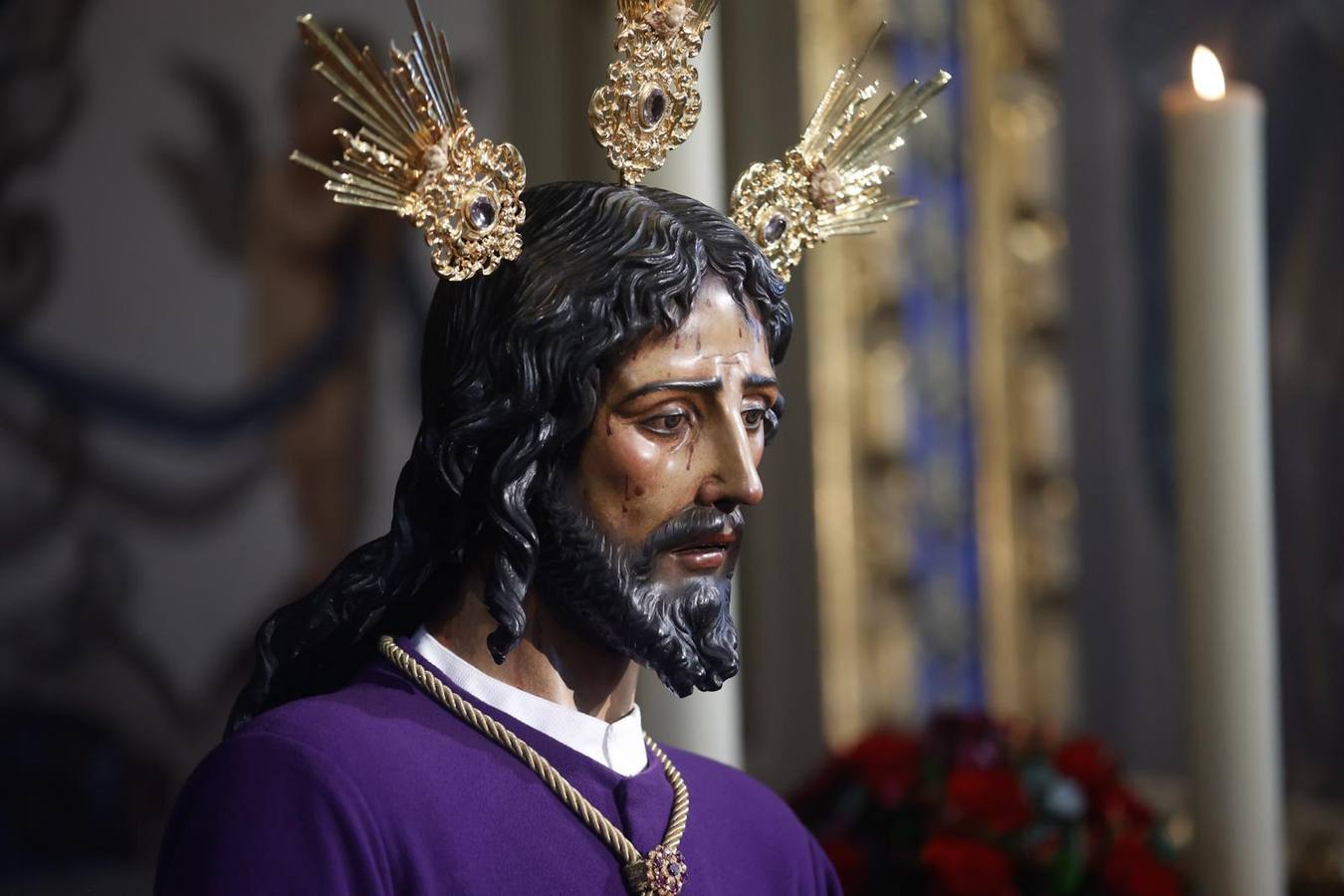 Los fieles han acudido durante todo este viernes al besamanos del Cautivo del Tiro de Línea