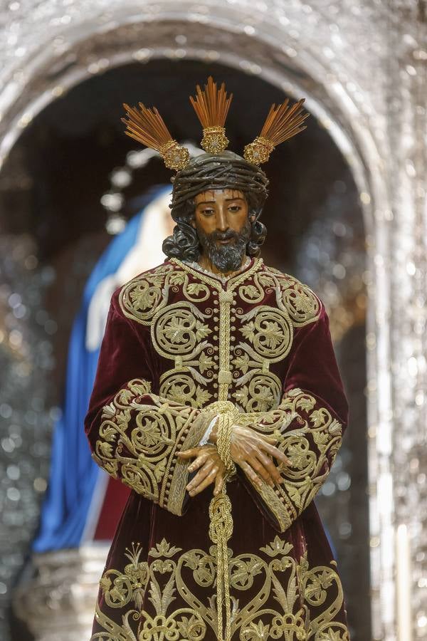 Vía crucis del Señor de la Sentencia en el interior de la basílica de la Macarena