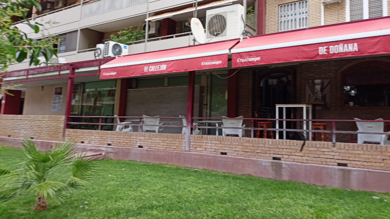 Hacienda subasta un bar en una de las principales avenidas de Sevilla desde 7.200 euros: así puedes participar