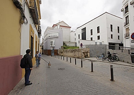 Imagen secundaria 1 - San Laureano fue destruido por los franceses en el siglo XIX, luego tuvo varios usos y en la actualidad, es un bloque de viviendas.