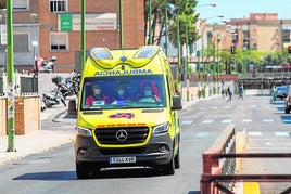 Cinco heridos en un accidente en Alcalá de Guadaira tras impactar un coche contra un muro