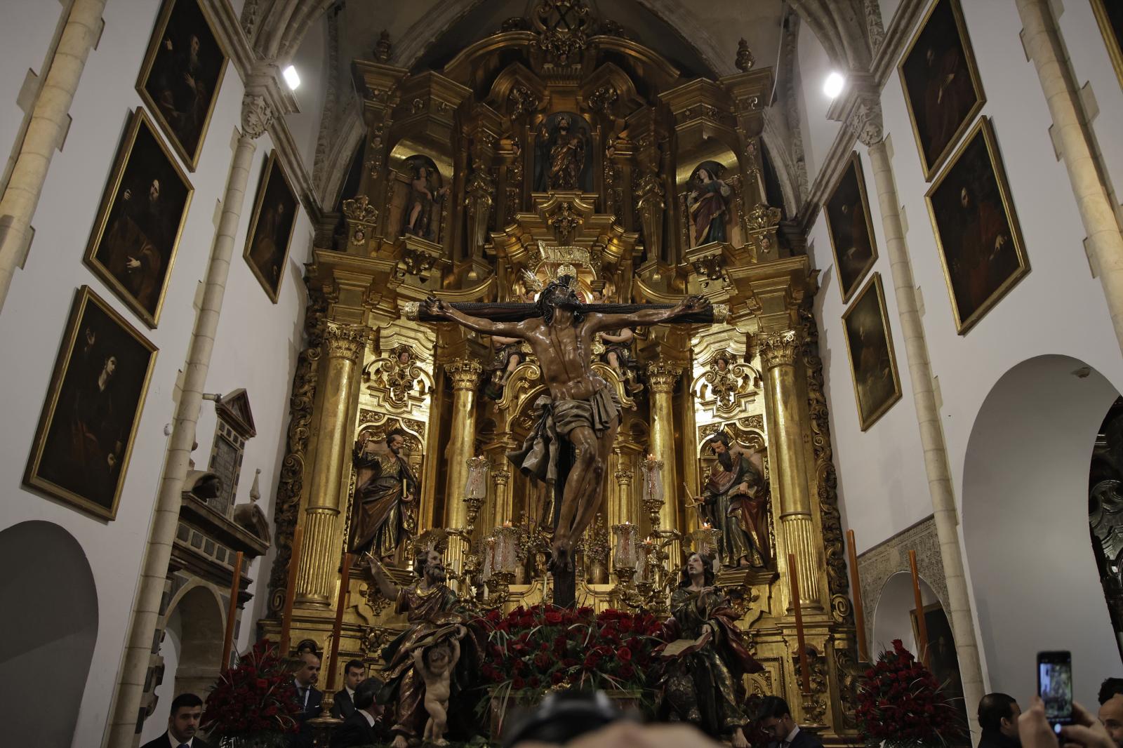 El regreso del Cristo de la Expiración del Museo de Sevilla desde San Andrés a su capilla, en imágenes