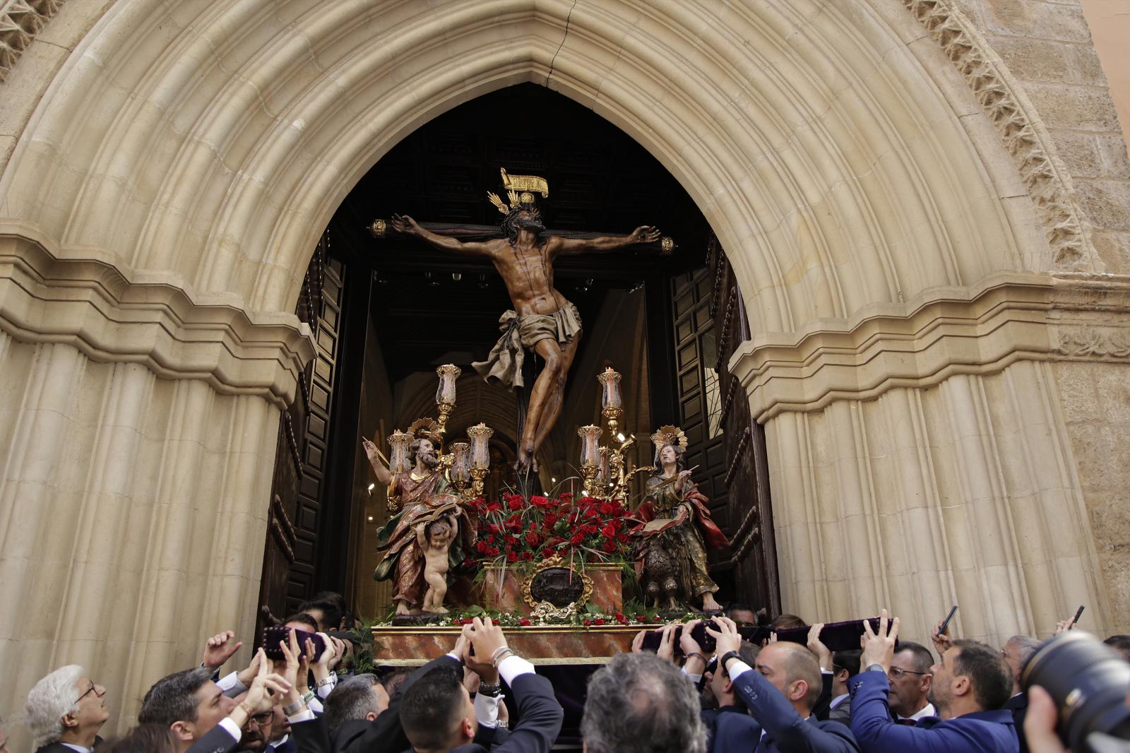 El regreso del Cristo de la Expiración del Museo de Sevilla desde San Andrés a su capilla, en imágenes