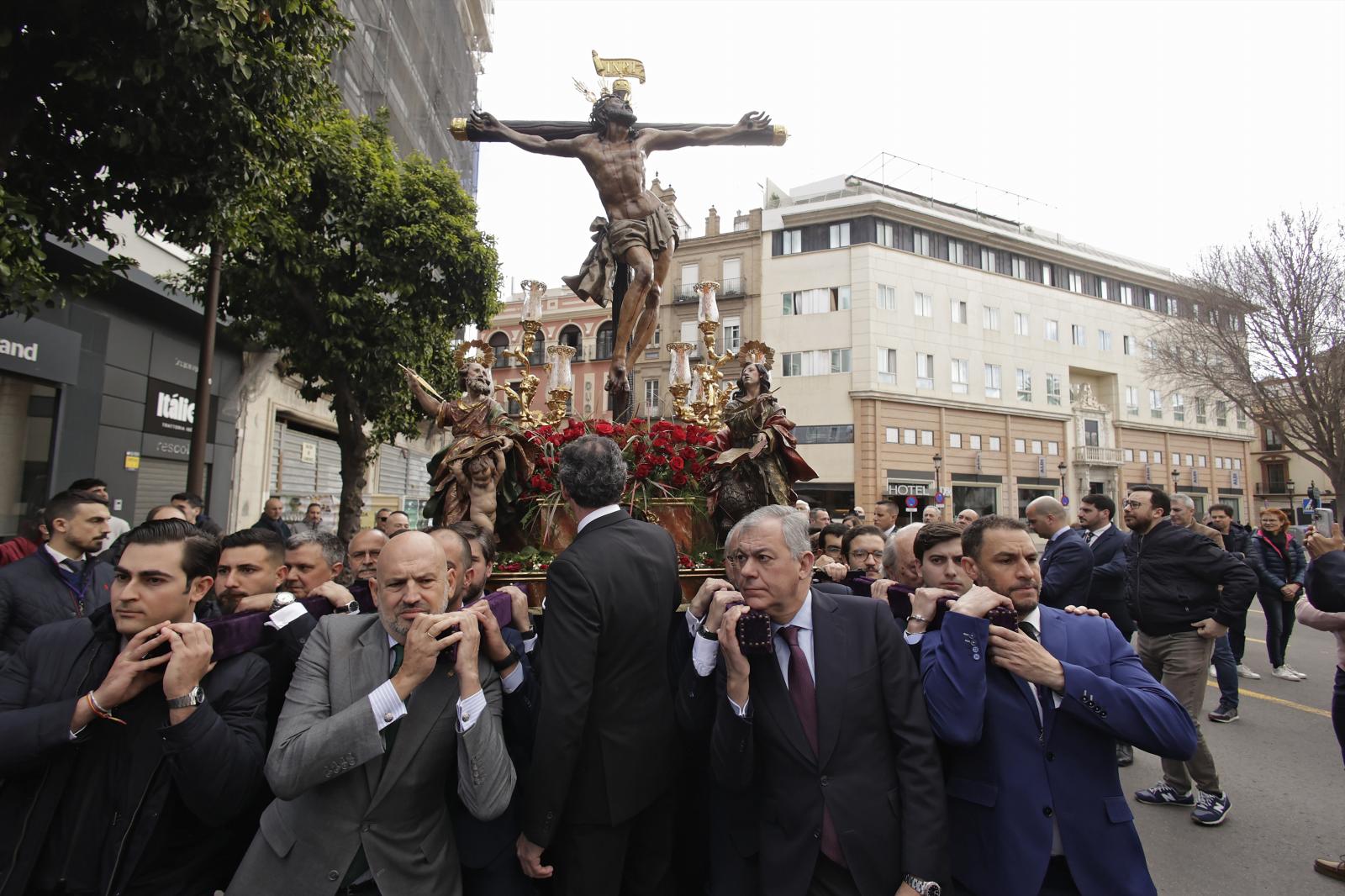 El regreso del Cristo de la Expiración del Museo de Sevilla desde San Andrés a su capilla, en imágenes