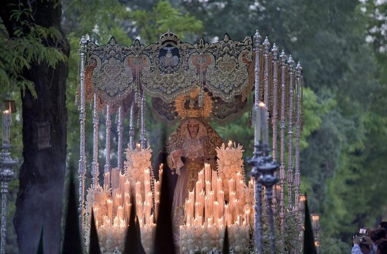 La Virgen del Rocío por los Jardines de Murillo