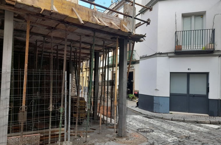 Situación de los andamios en la entrada de Parras