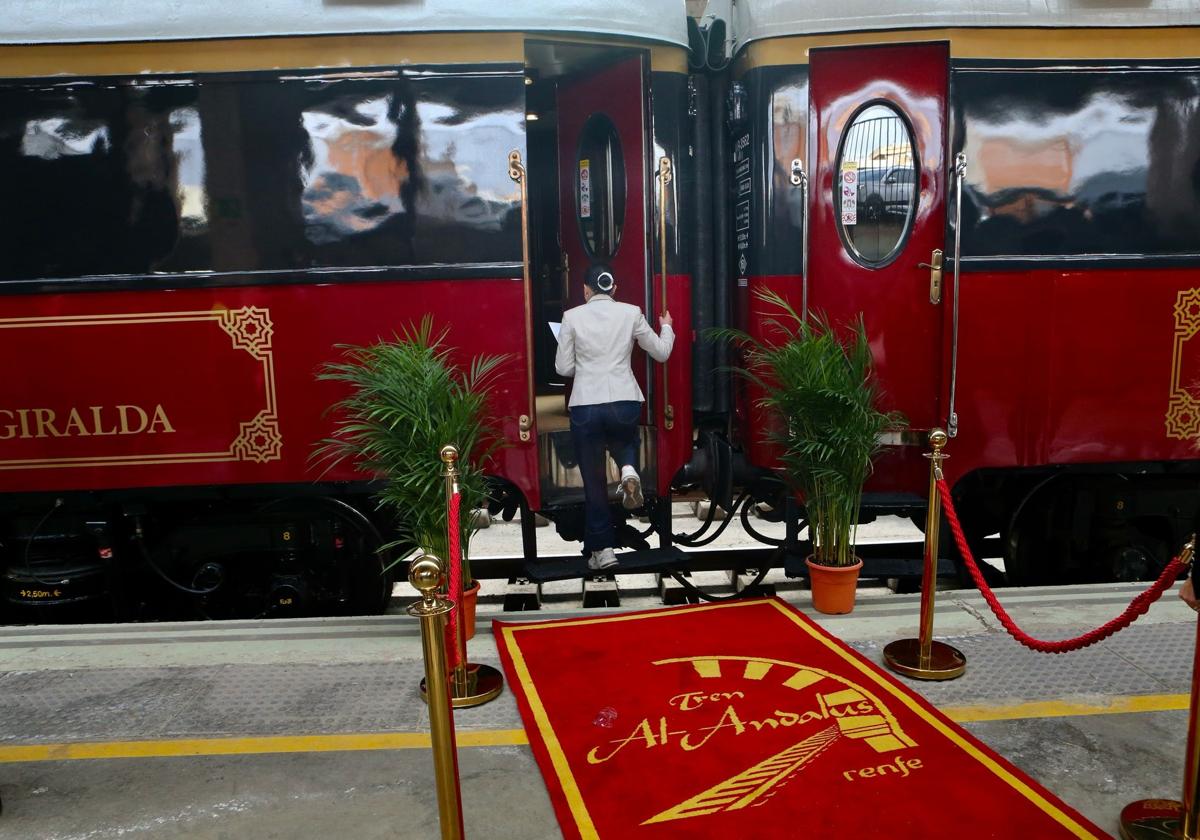 Entrada al lujoso tren Al Andalus, cuya nueva temporada se ha presentado hoy en Sevilla