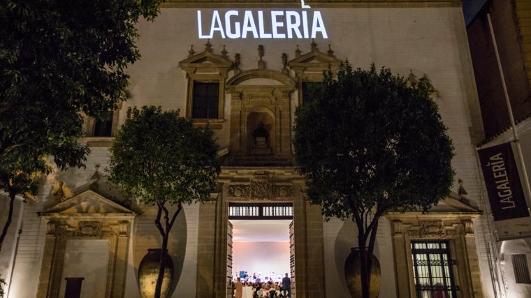 La ubicación es una de las principales ventajas de La Galería, situada en el número 10 de Plaza de Cuba