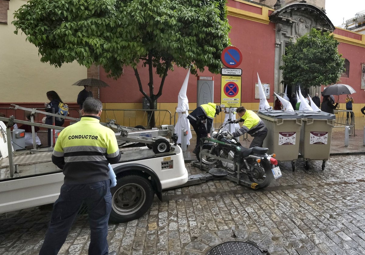 El servicio municipal de grúa tiene su temporada alta en Semana Santa