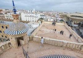 La Universidad de Sevilla licita la restauración de la fachada y el campanario de la iglesia de la Anunciación