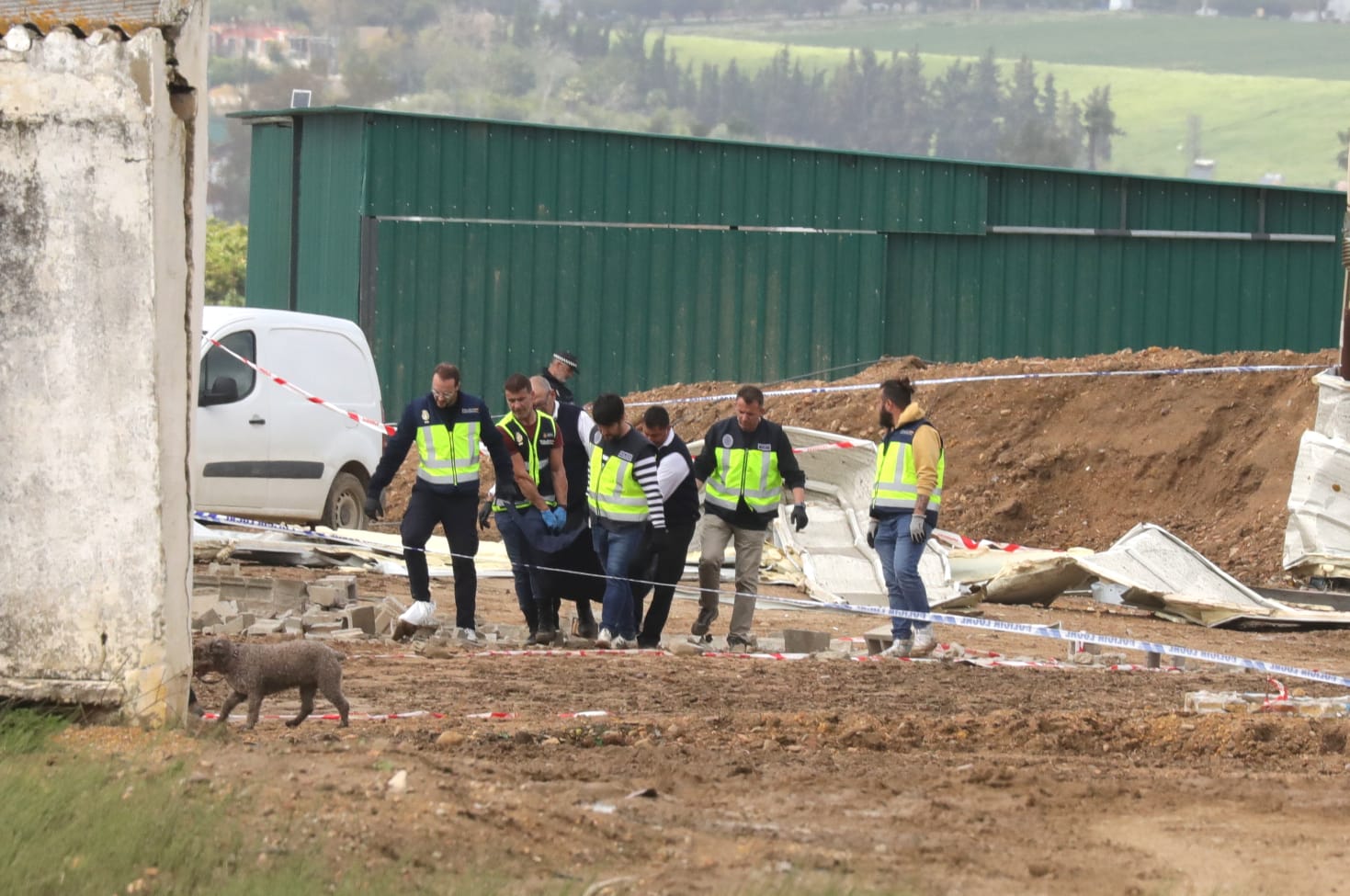 La nave ha quedado totalmente destruida tras el paso del tornado y se ha cobrado la vida de tres personas 