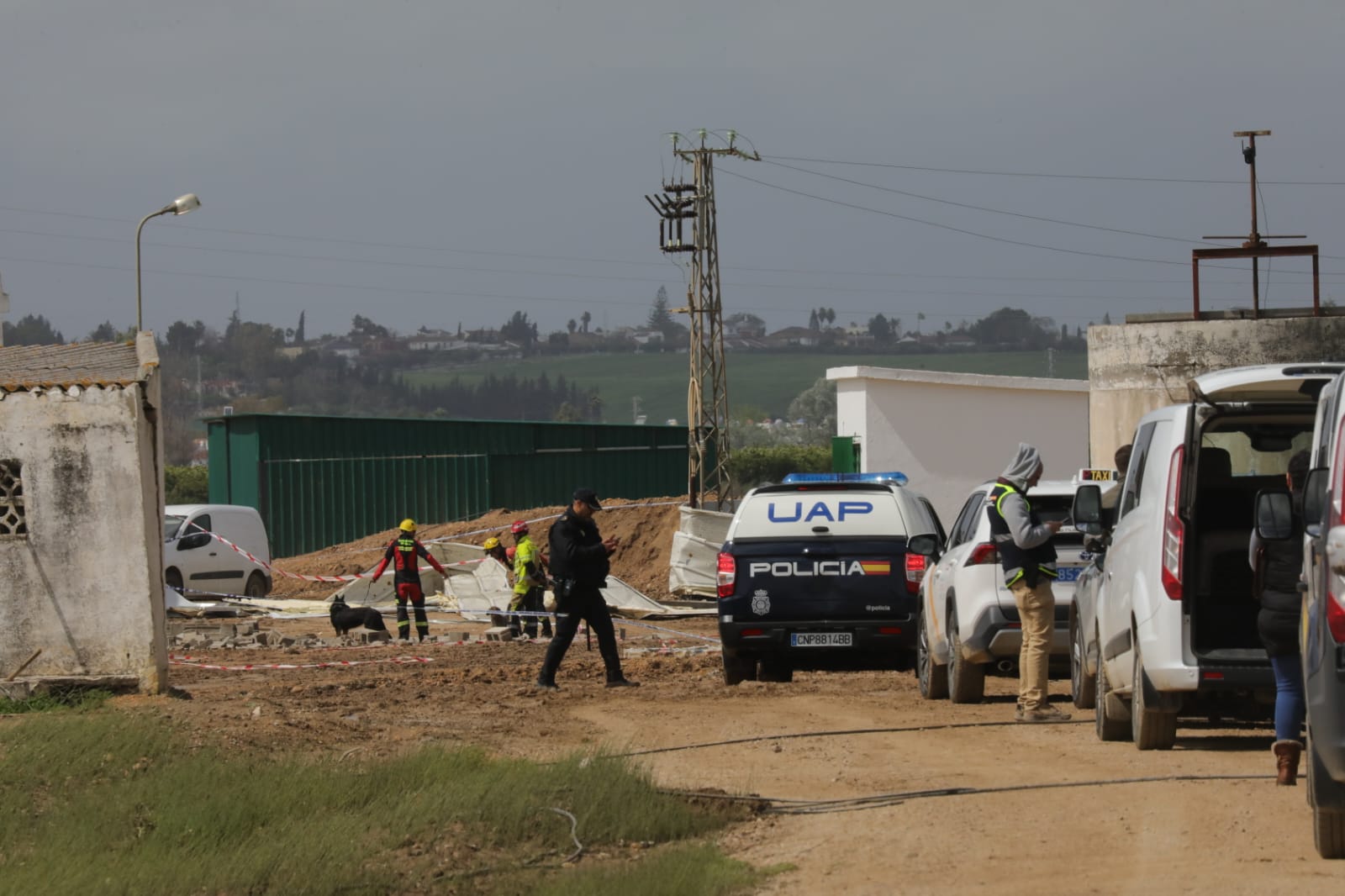 La nave ha quedado totalmente destruida tras el paso del tornado y se ha cobrado la vida de tres personas 