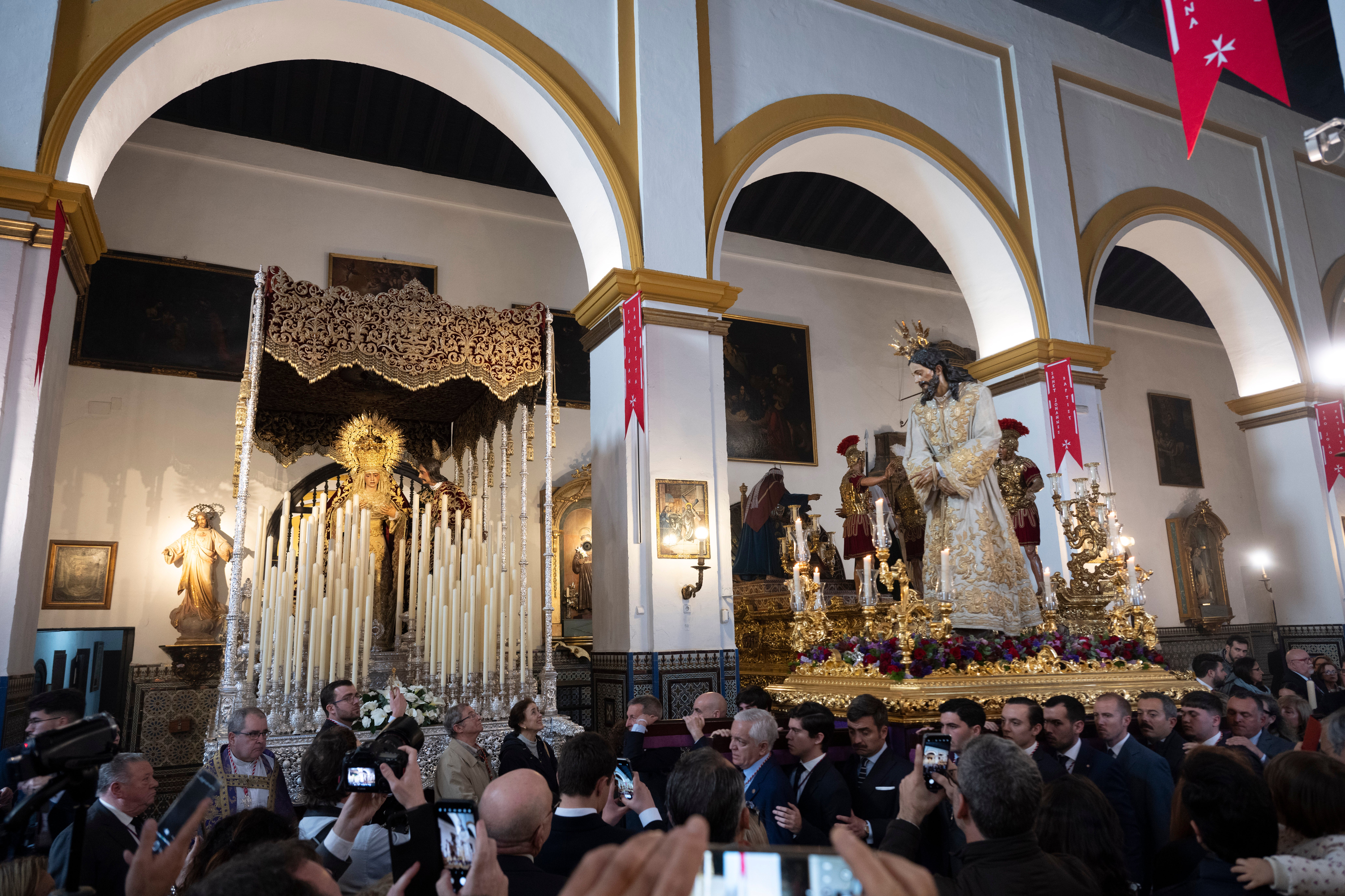 El vía crucis extraordinario del Señor del Silencio de la Amargura, en imágenes