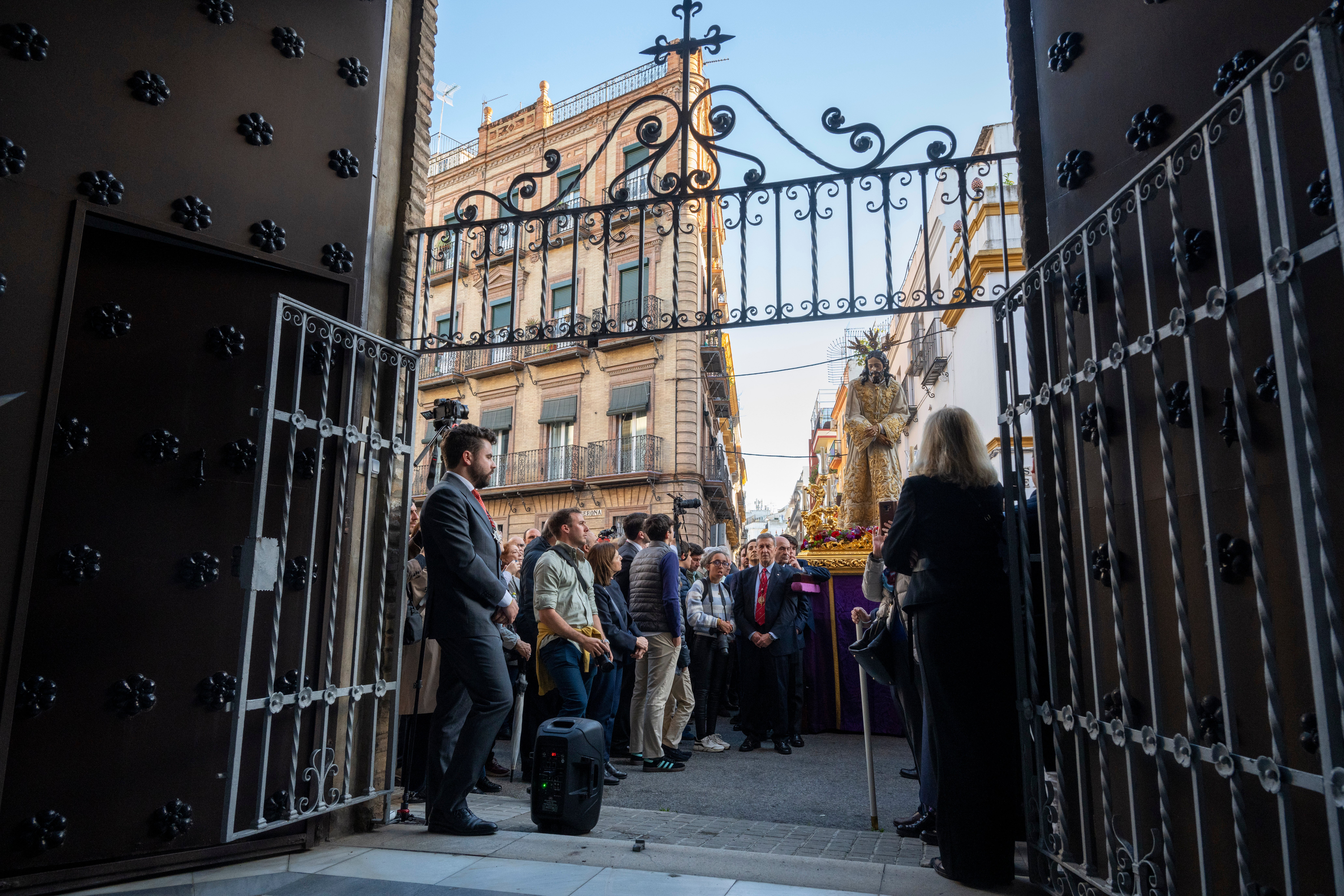 El vía crucis extraordinario del Señor del Silencio de la Amargura, en imágenes
