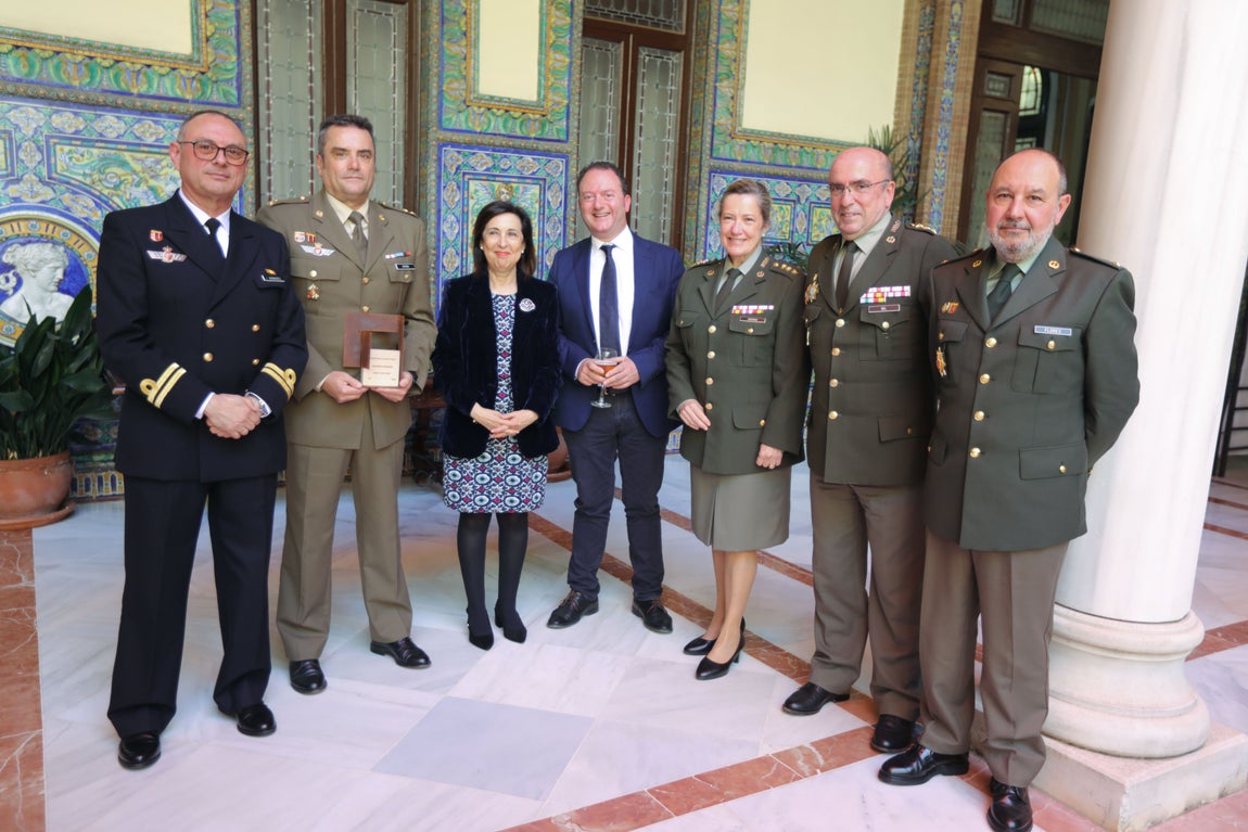 Teniente Jose Bernardez, Capitan Rafael Cepeda Salazar, Margarita Robles, Capitan Reservista Bolaños, Pilar Gomez Serra, Coronel Joaquin Gil Honduvilla e Ignacio Flores