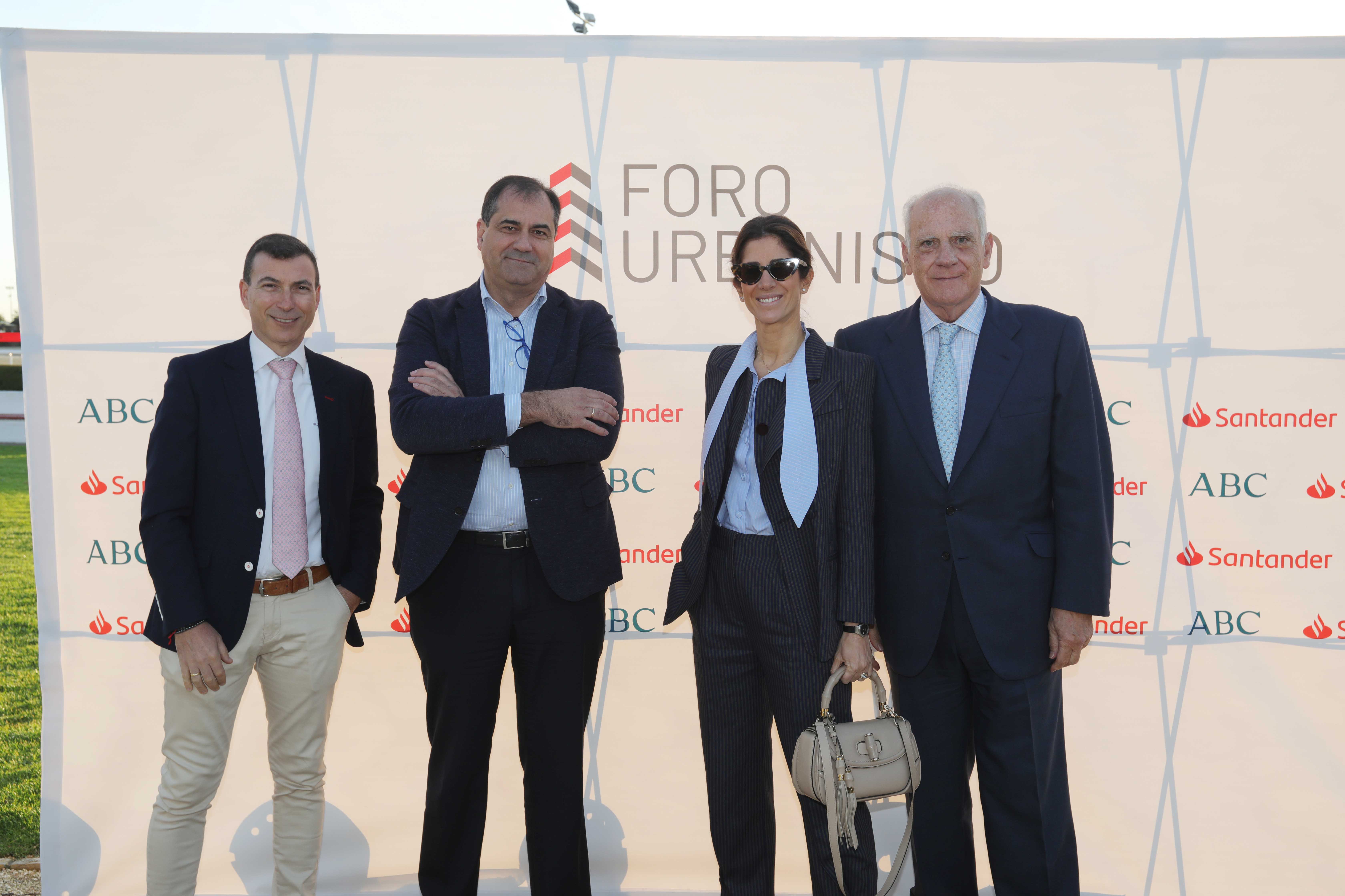 Manuel Cebrián, Álvaro Carrión, Beatriz Enríquez y Jose Maria Enríquez