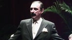 Imagen principal - Carlos Herrera: «¿Cómo te gusta más la Macarena?. Azahar por los ojos, por las manos. Siento a Dios cabalgando por mis venas, yo no sé lo que pasa, sevillanos, cuando miro pasar la Macarena»