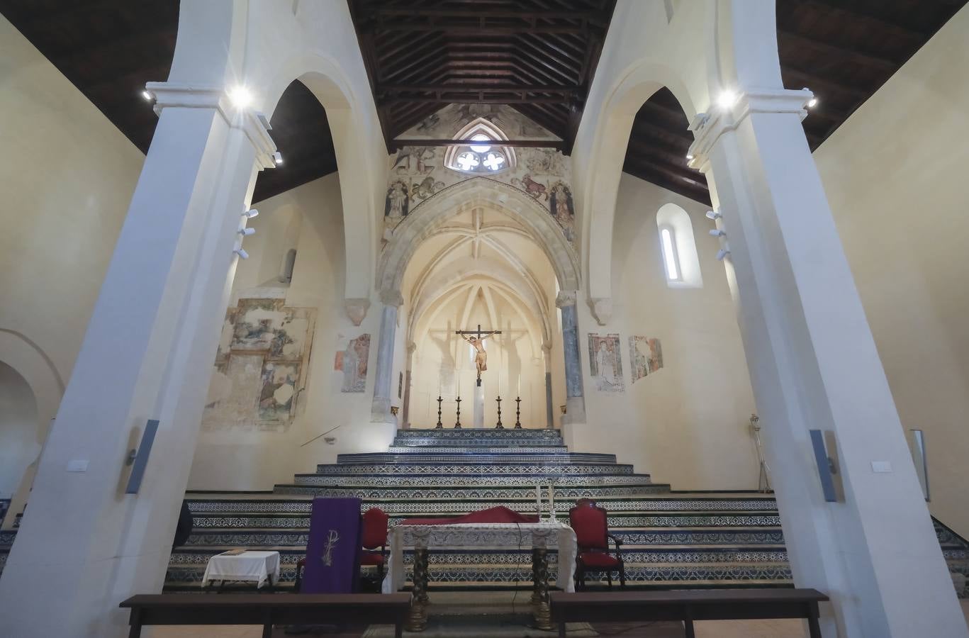 La intervención ha limpiado la iglesia de añadidos y muebles de épocas posteriores que impedían la lectura original del templo