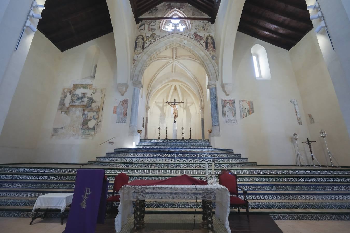 La intervención ha limpiado la iglesia de añadidos y muebles de épocas posteriores que impedían la lectura original del templo