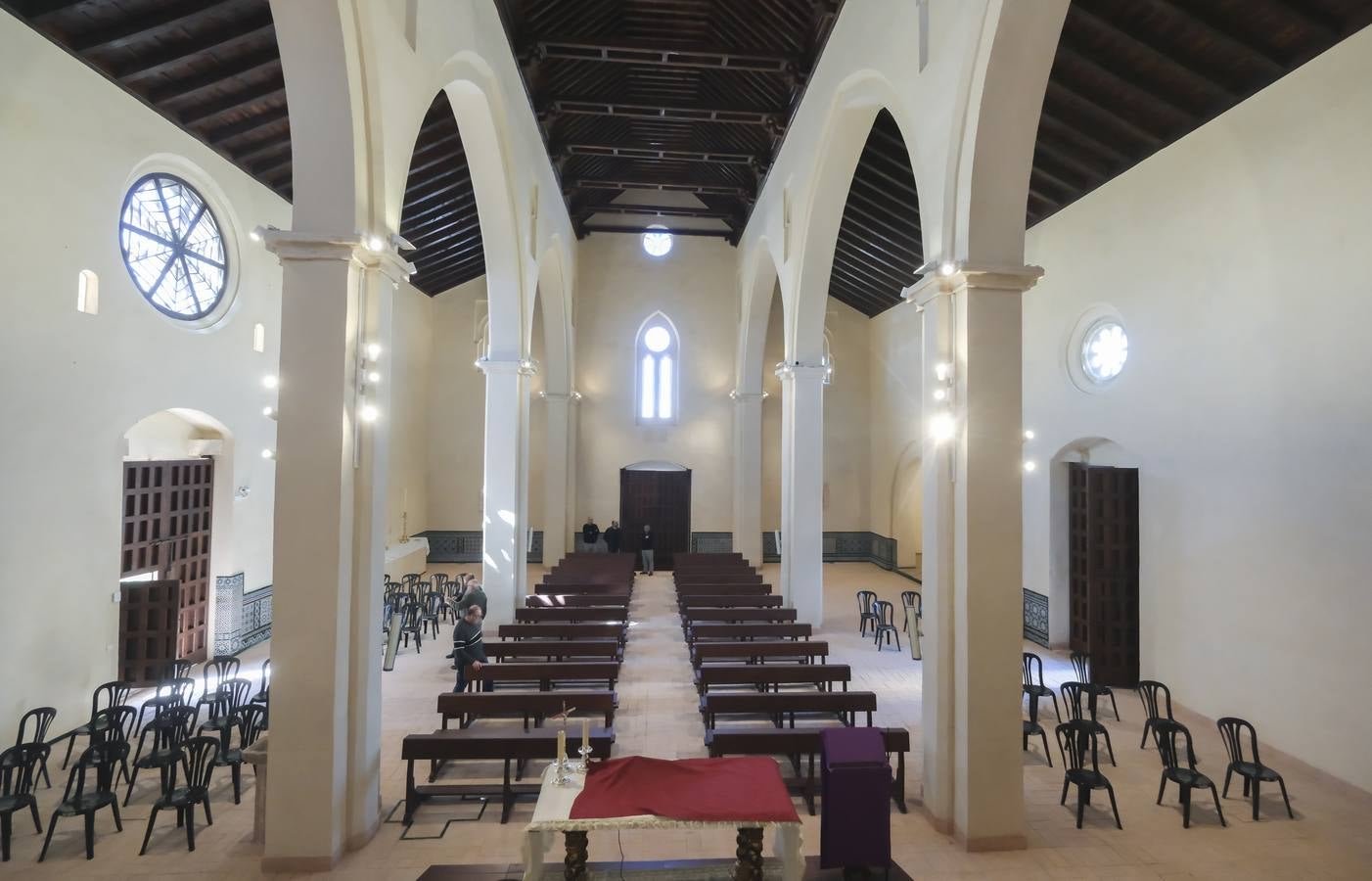 La intervención ha limpiado la iglesia de añadidos y muebles de épocas posteriores que impedían la lectura original del templo