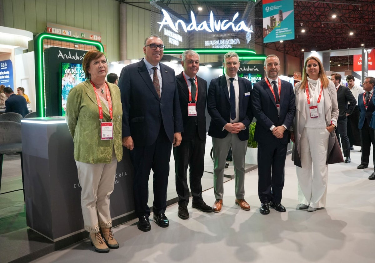 El Consejero de Turismo, Arturo Bernal y el alcalde de Sevilla, José Luis Sanz en su reunión este martes con American Airlines