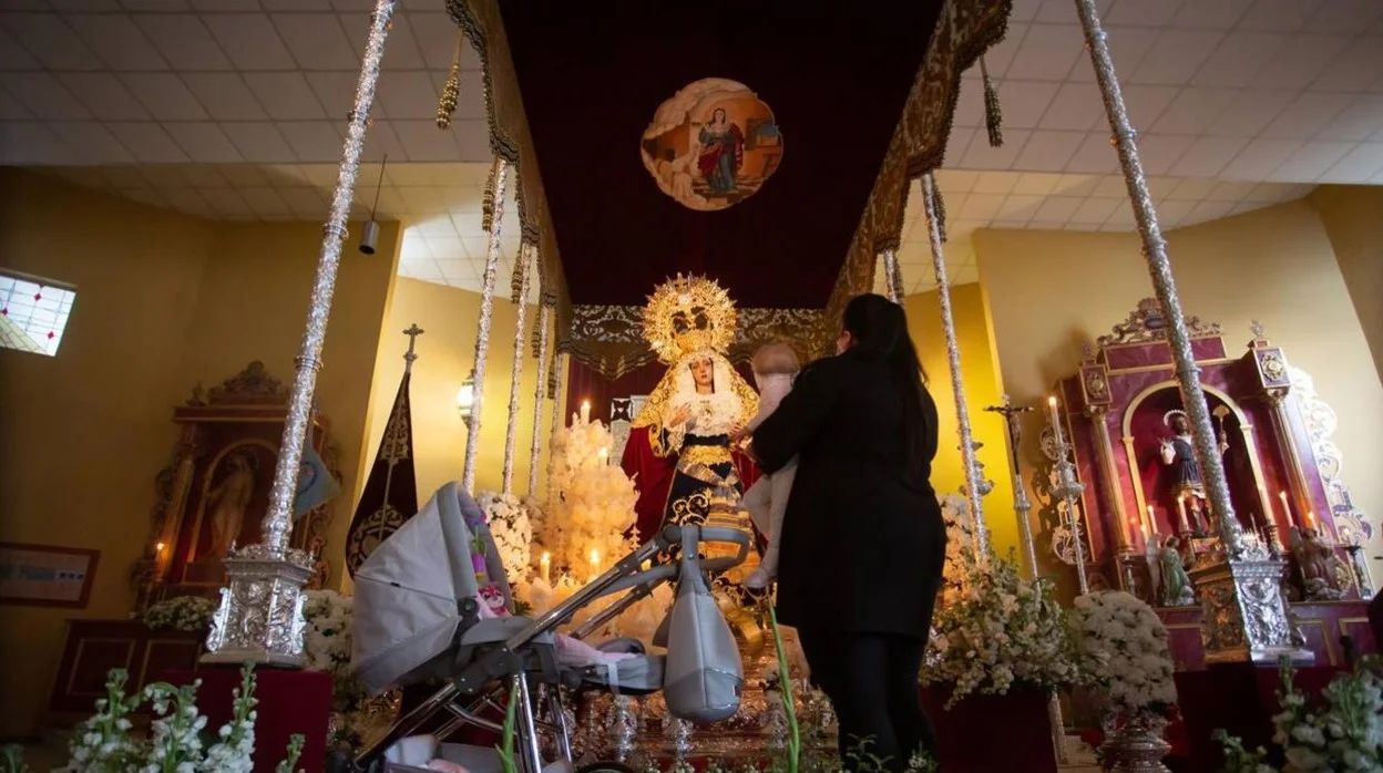 La Virgen del Amor de Pino Montano, a la veneración el Viernes de Dolores de 2021