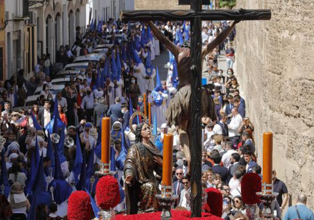 Santa María Magdalena delante del Cristo de la Buena Muerte de la Hiniesta